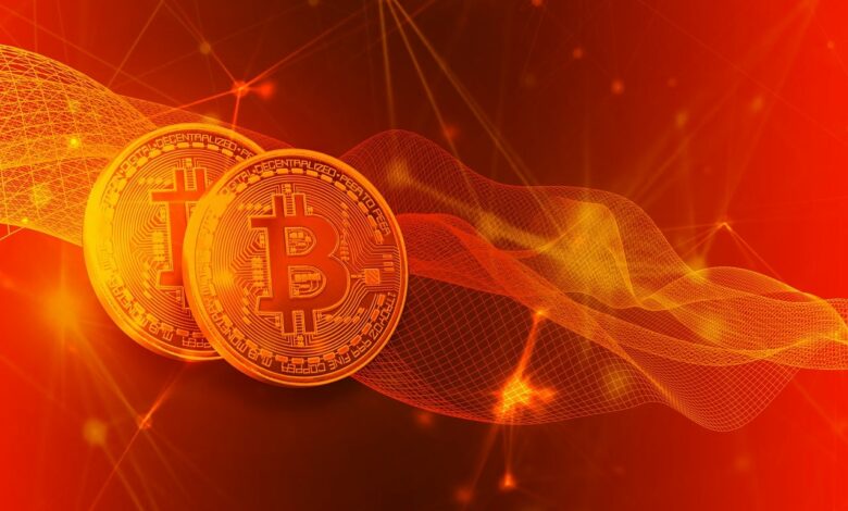 2 monete bitcoin aleggiano su uno sfondo rame e oro
